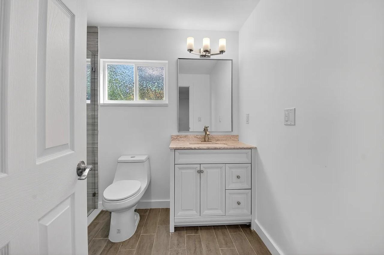 379 Nw 23rd St - Photo 4 of 6