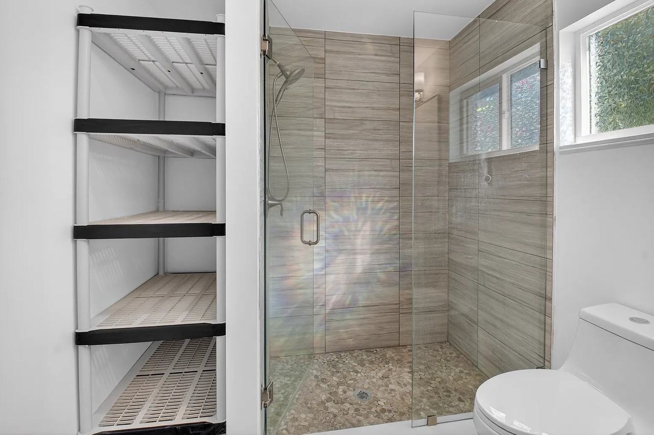 379 Nw 23rd St - Photo 5 of 6
