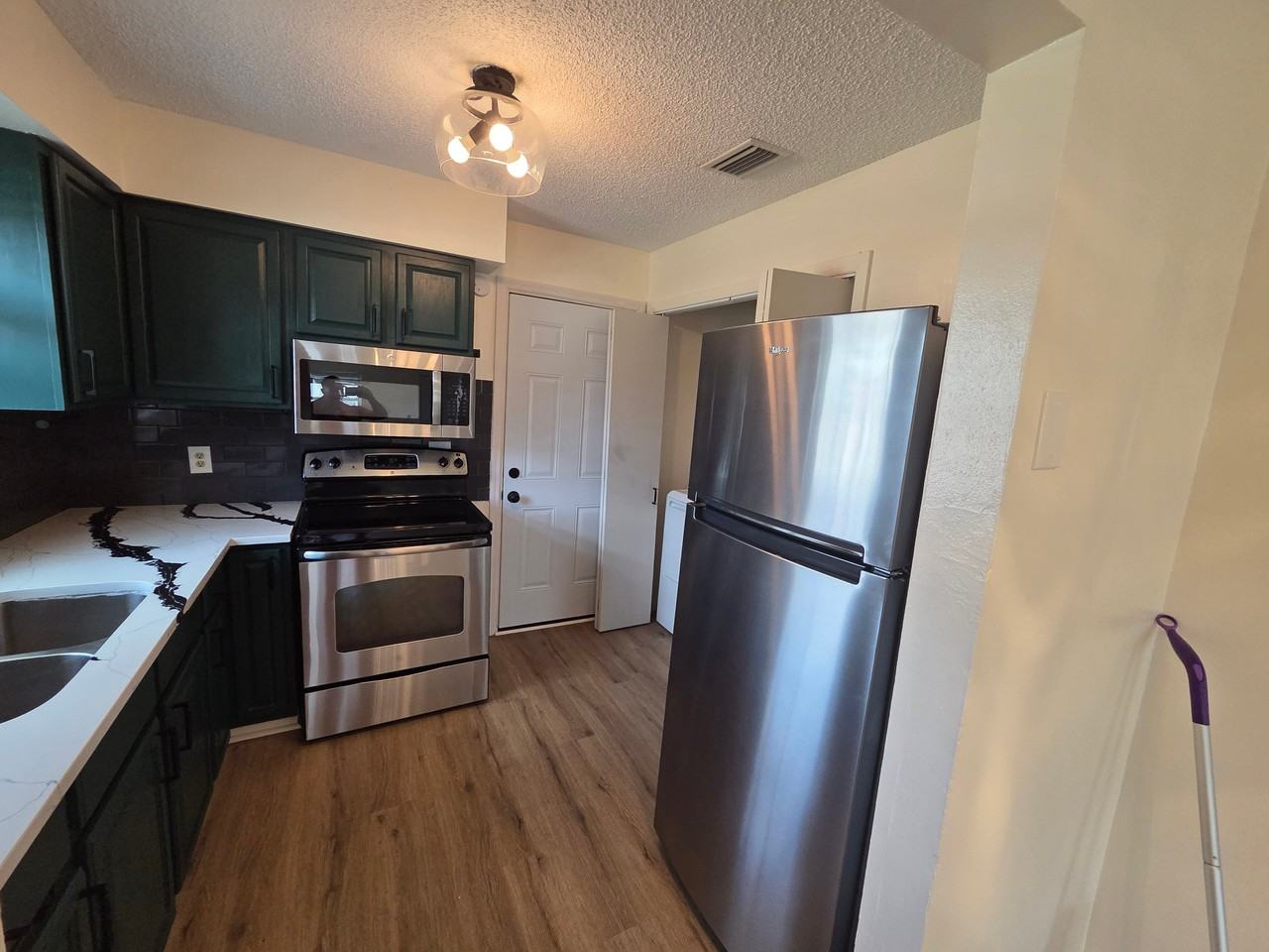 1802 W House St #B - Photo 4 of 10
