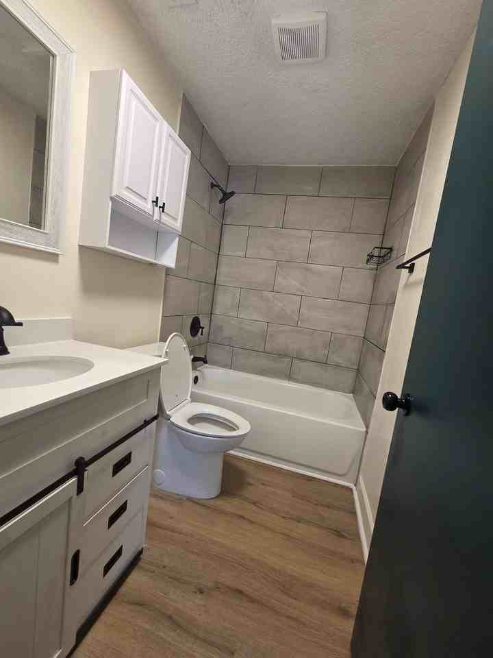 1802 W House St #B - Photo 6 of 10