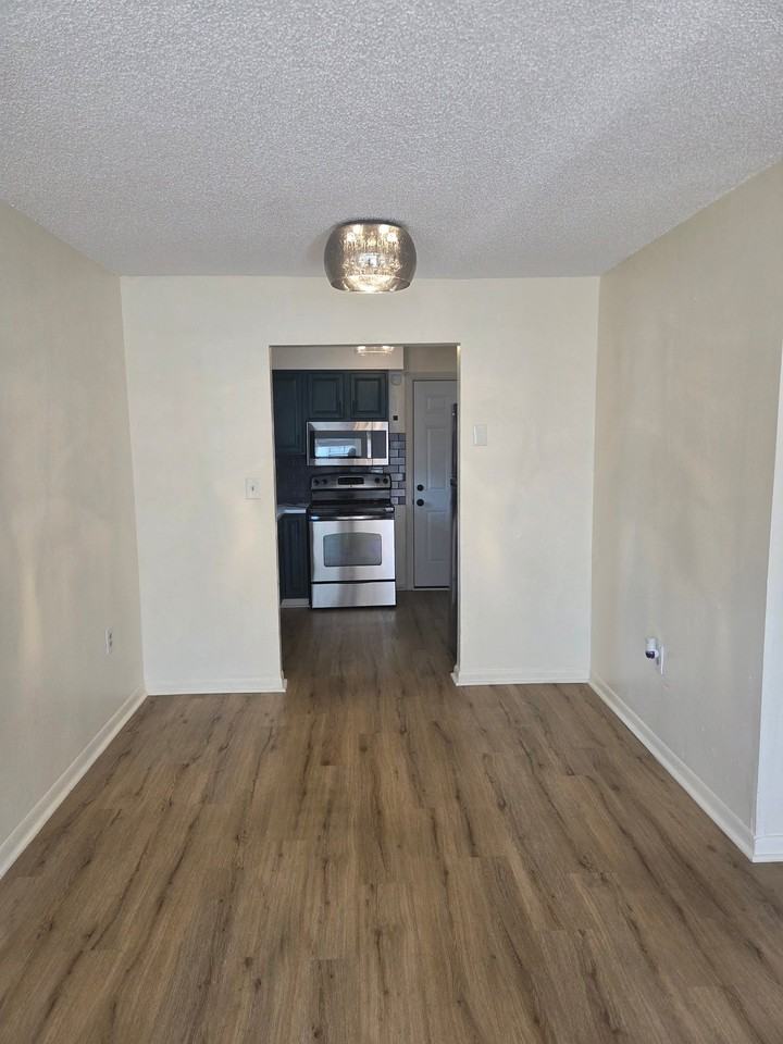 1802 W House St #B - Photo 7 of 10
