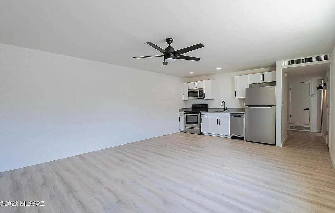 1040 N 7th Ave #1040 - Photo 3 of 14