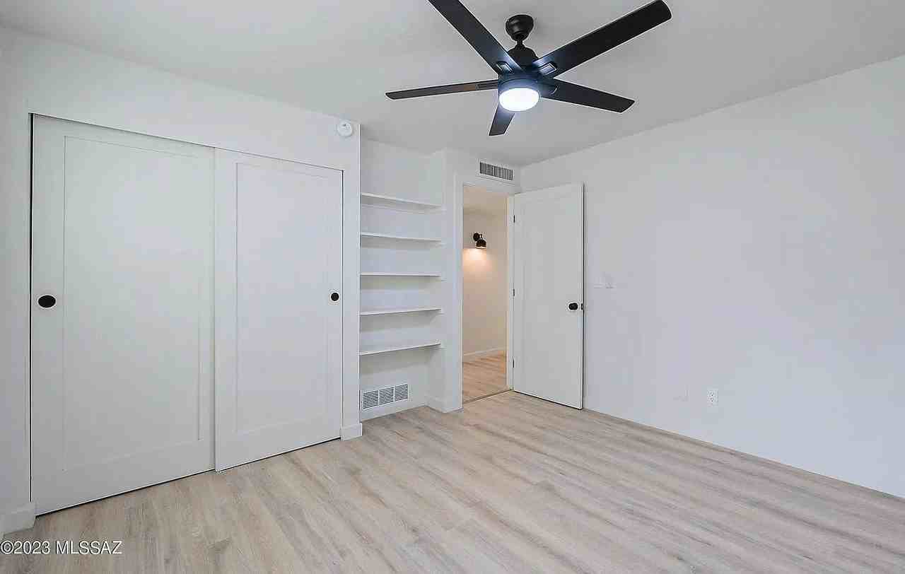 1040 N 7th Ave #1040 - Photo 5 of 14