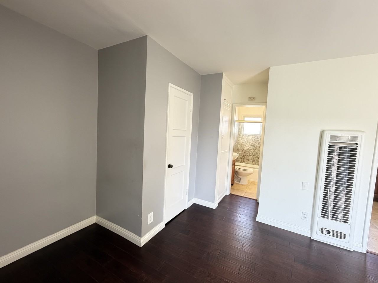 4712 Elmwood Ave #7 - Photo 3 of 6