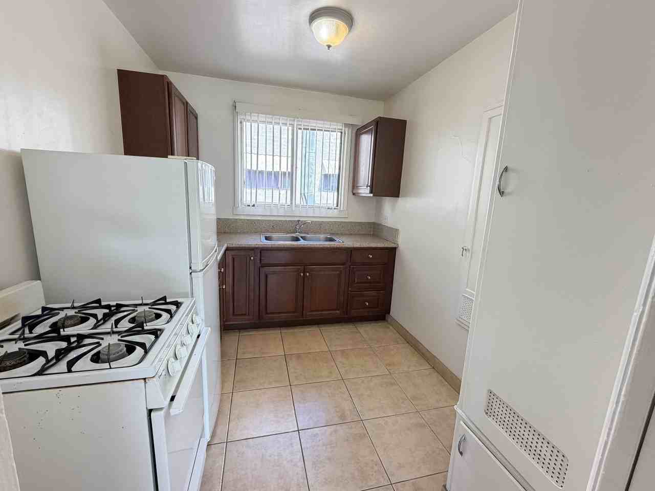 4712 Elmwood Ave #7 - Photo 5 of 6