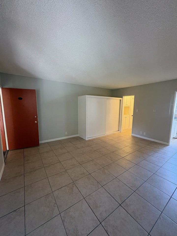 4055 W 129th St #6 - Photo 2 of 6