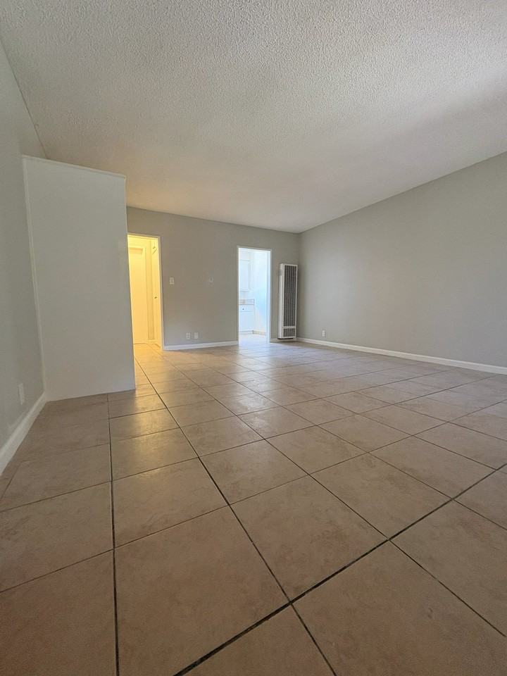 4055 W 129th St #6 - Photo 5 of 6
