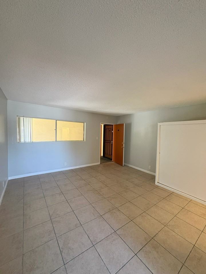 4055 W 129th St #6 - Photo 6 of 6