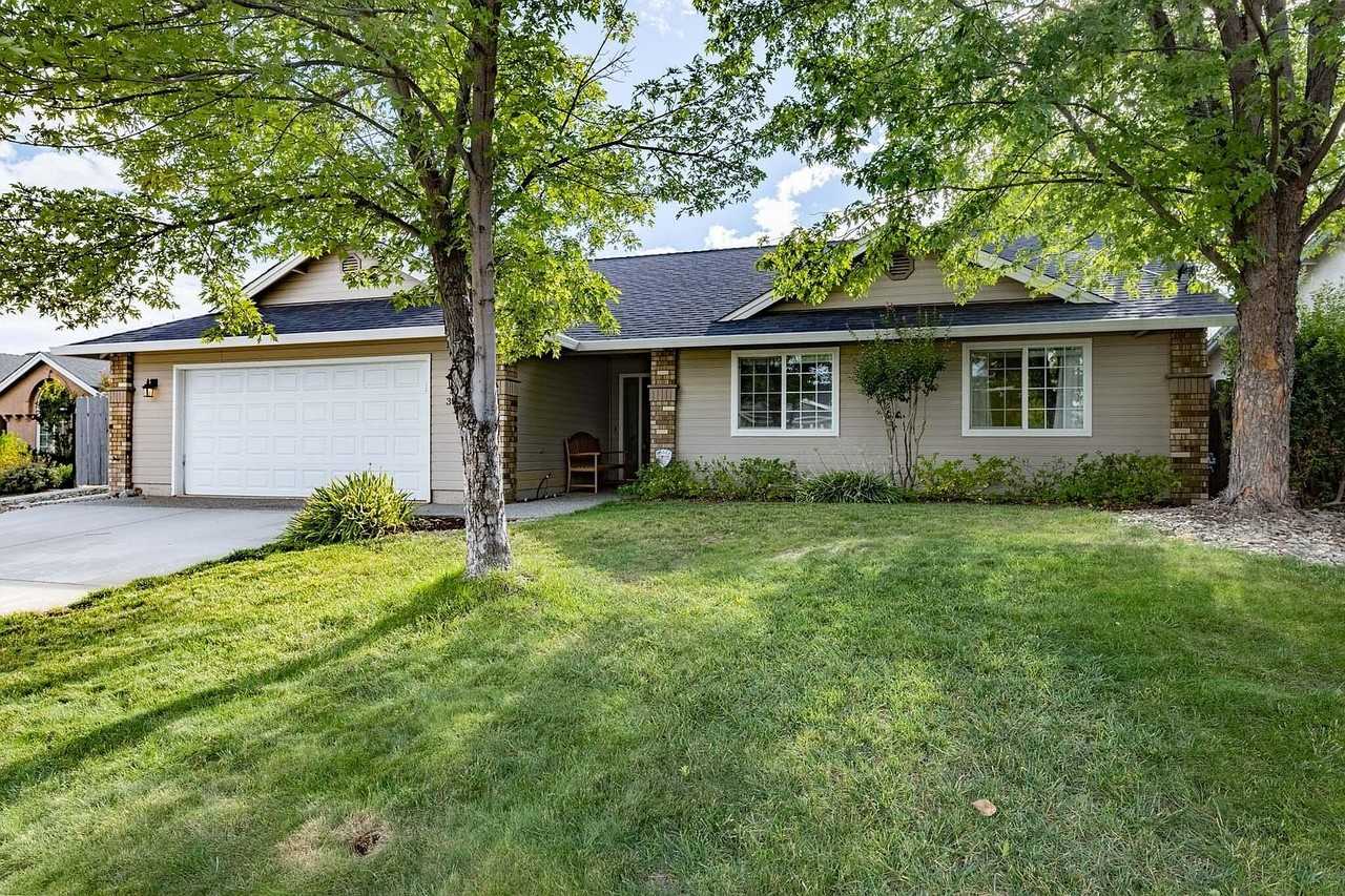 3099 Blue Bell Dr - Photo 3 of 15