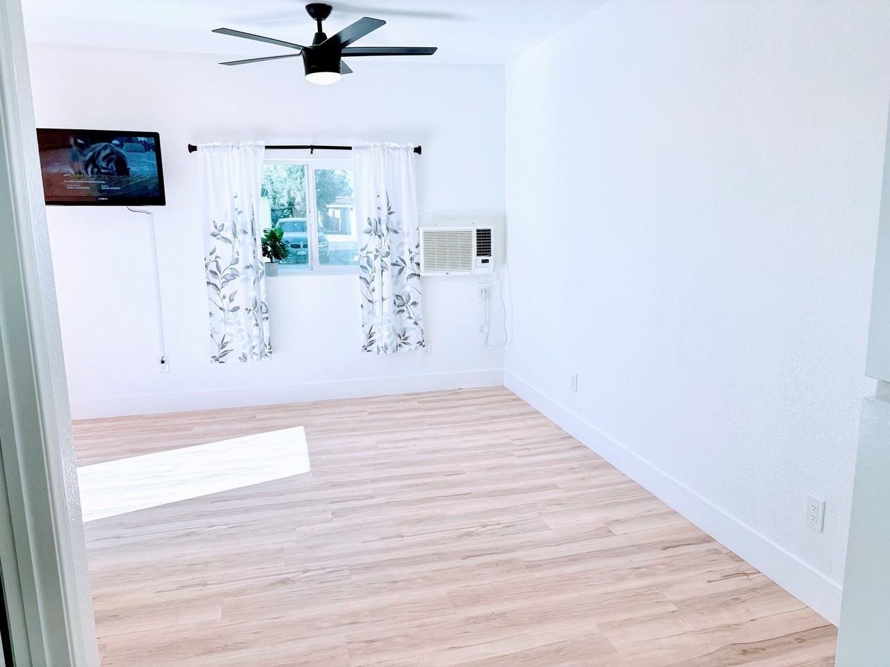 908 Canosa Ave - Photo 4 of 20