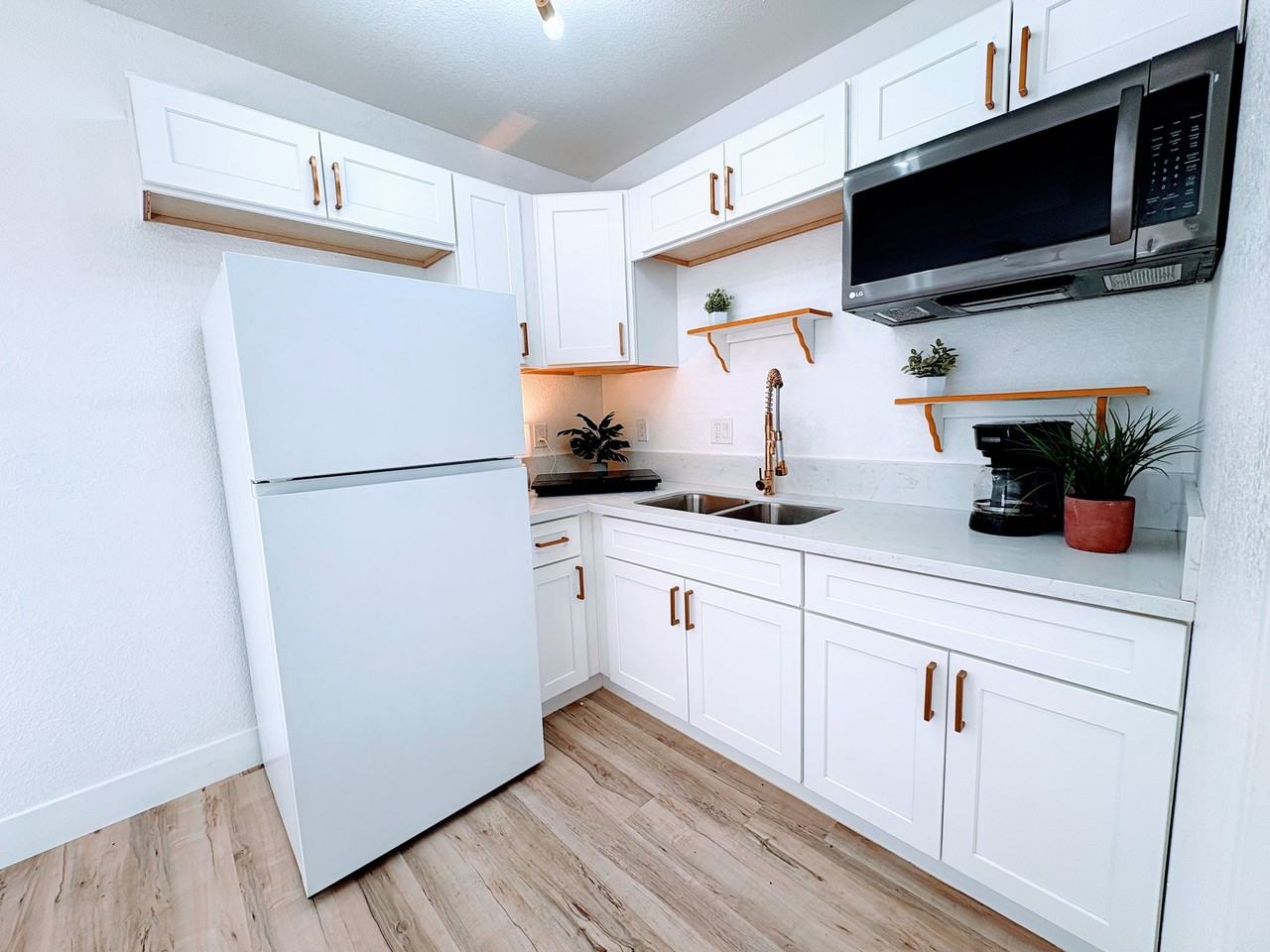 908 Canosa Ave - Photo 6 of 20
