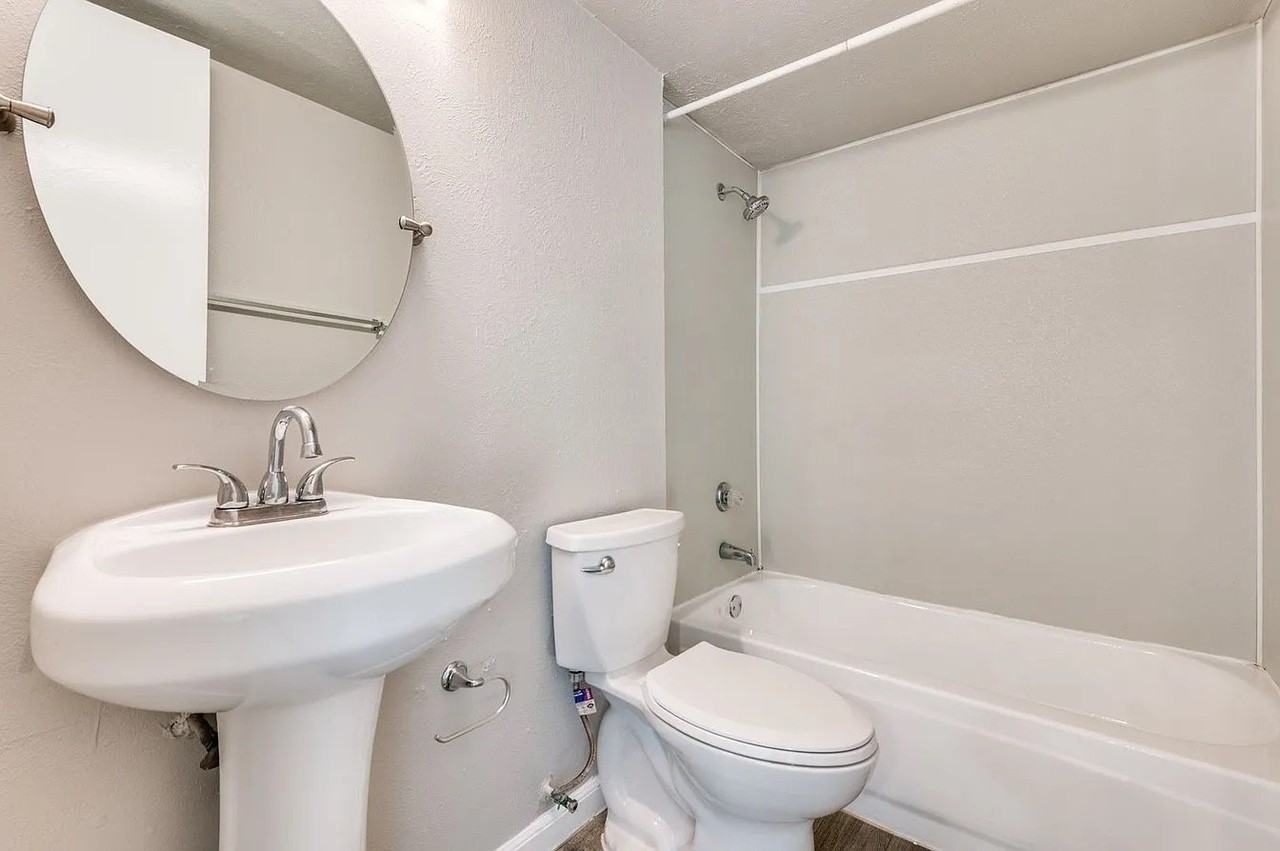 2220 Wamsetta Dr - Photo 3 of 12