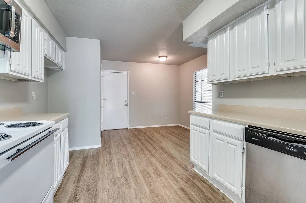 2220 Wamsetta Dr - Photo 4 of 12