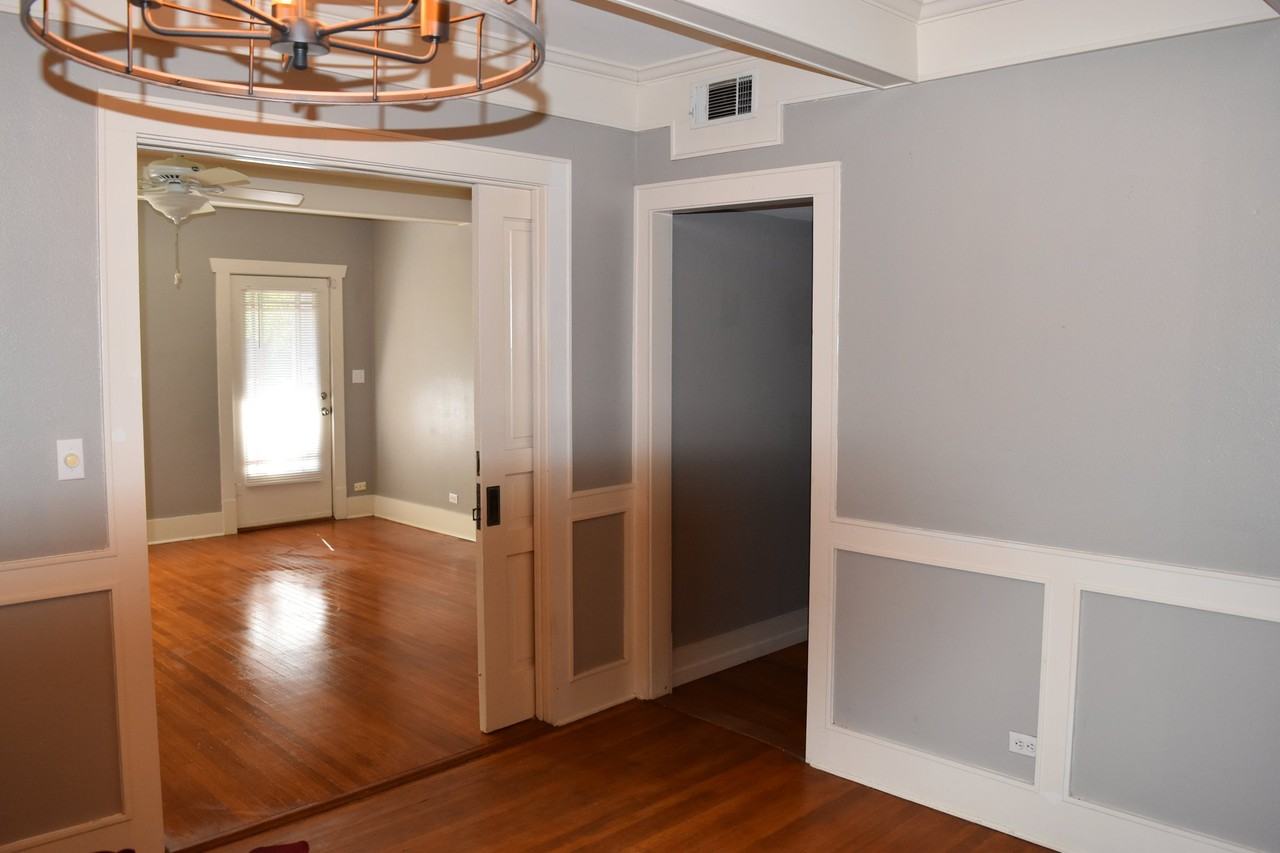 423 S Main St - Photo 3 of 8
