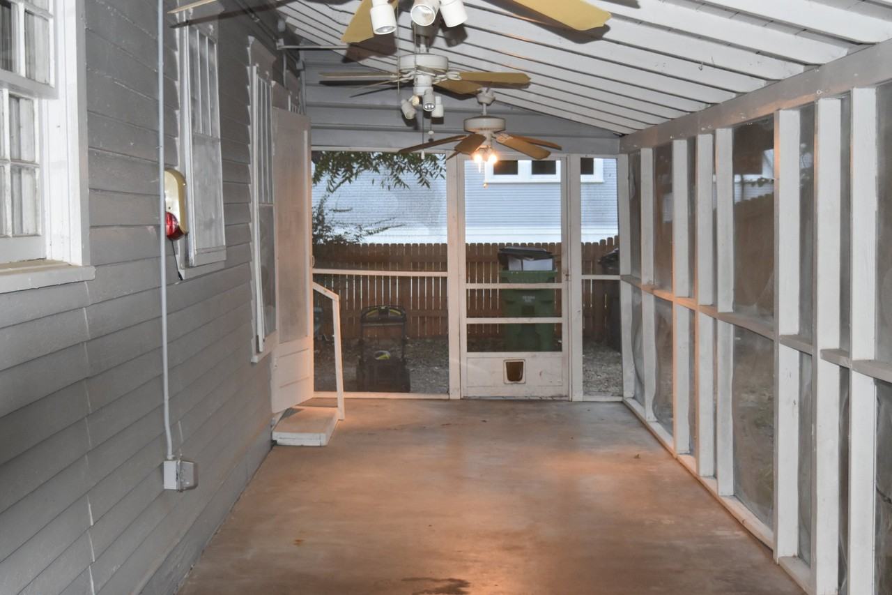 423 S Main St - Photo 5 of 8