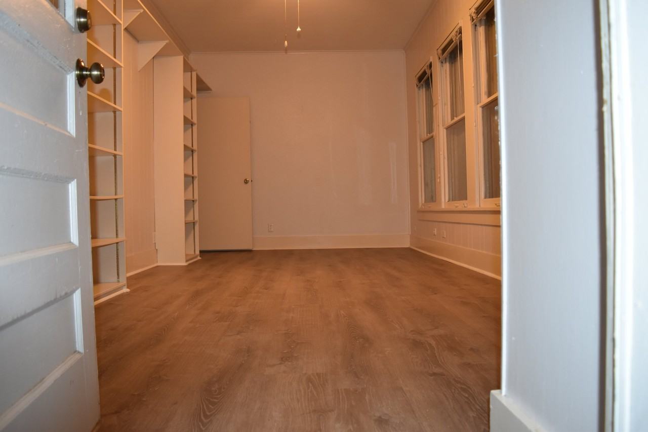 423 S Main St - Photo 7 of 8