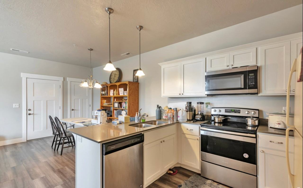 13239 S Dominica Ln #202 - Photo 5 of 12