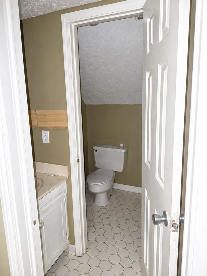 1701/1702 Jamestown Way #1701 - Photo 6 of 14