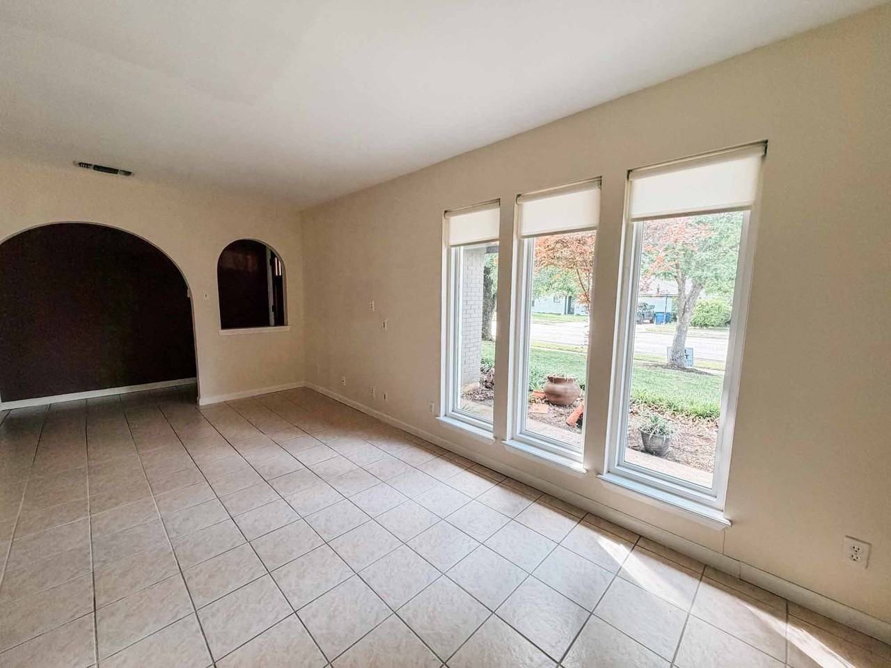 5807 Burnhill Dr - Photo 6 of 17