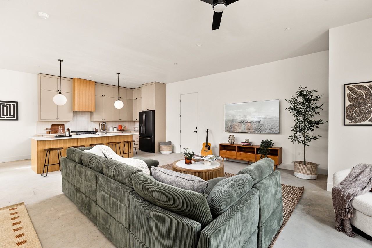 4416 S 1st St #2 - Photo 4 of 20