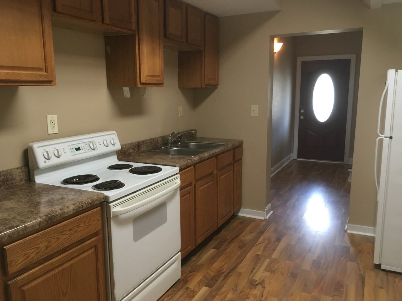 657 Marion Ct - Photo 2 of 8