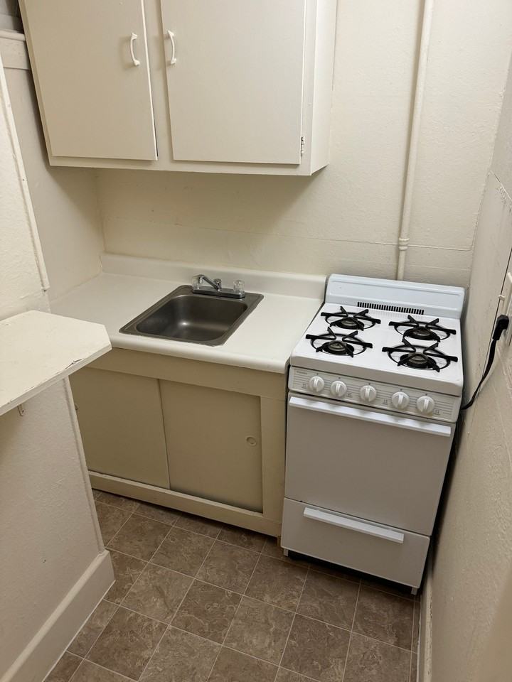 215 Main St #2J - Photo 5 of 5