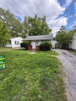 featured image of 1845 W Waggoner St