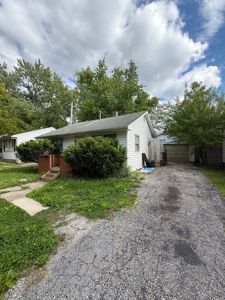 1845 W Waggoner St - Photo 2 of 20