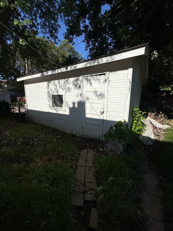 1337 N Maple Ave - Photo 2 of 19