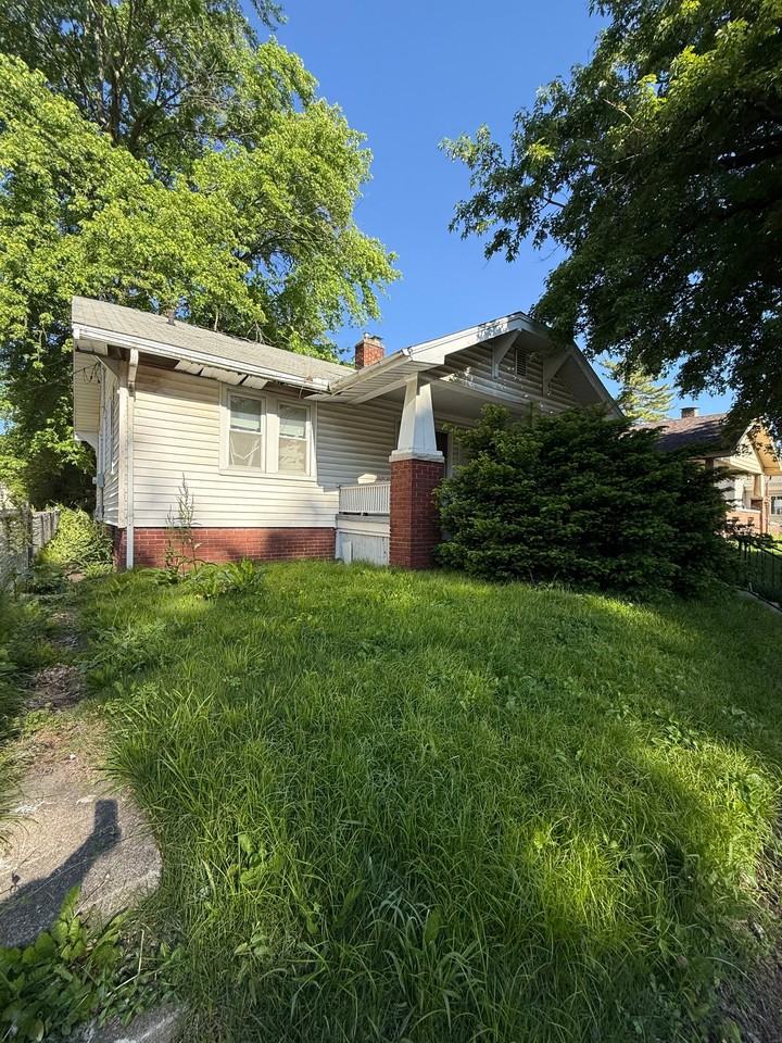 1337 N Maple Ave - Photo 5 of 19