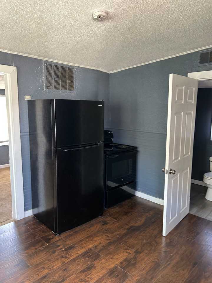 2032 Milan Ave - Photo 4 of 14