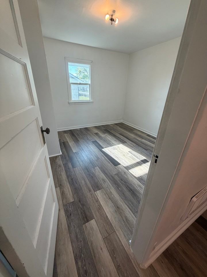 602 E 4th Ave - Photo 4 of 8