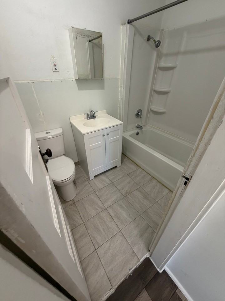 602 E 4th Ave - Photo 5 of 8