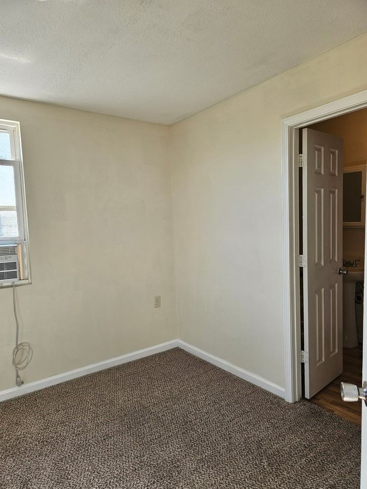 1110 Park St - Photo 4 of 6
