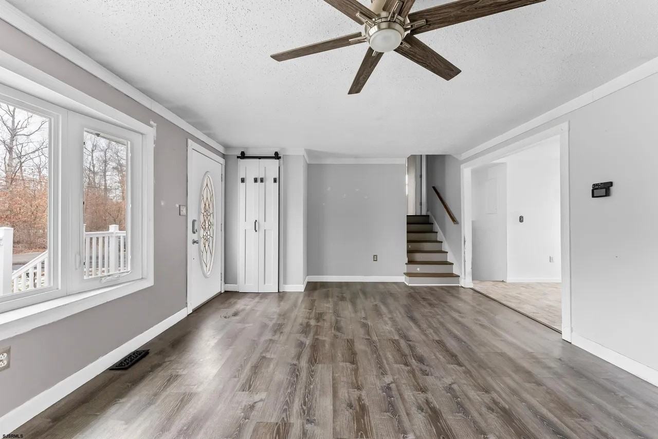 496 S Holly Ave #NA - Photo 4 of 25