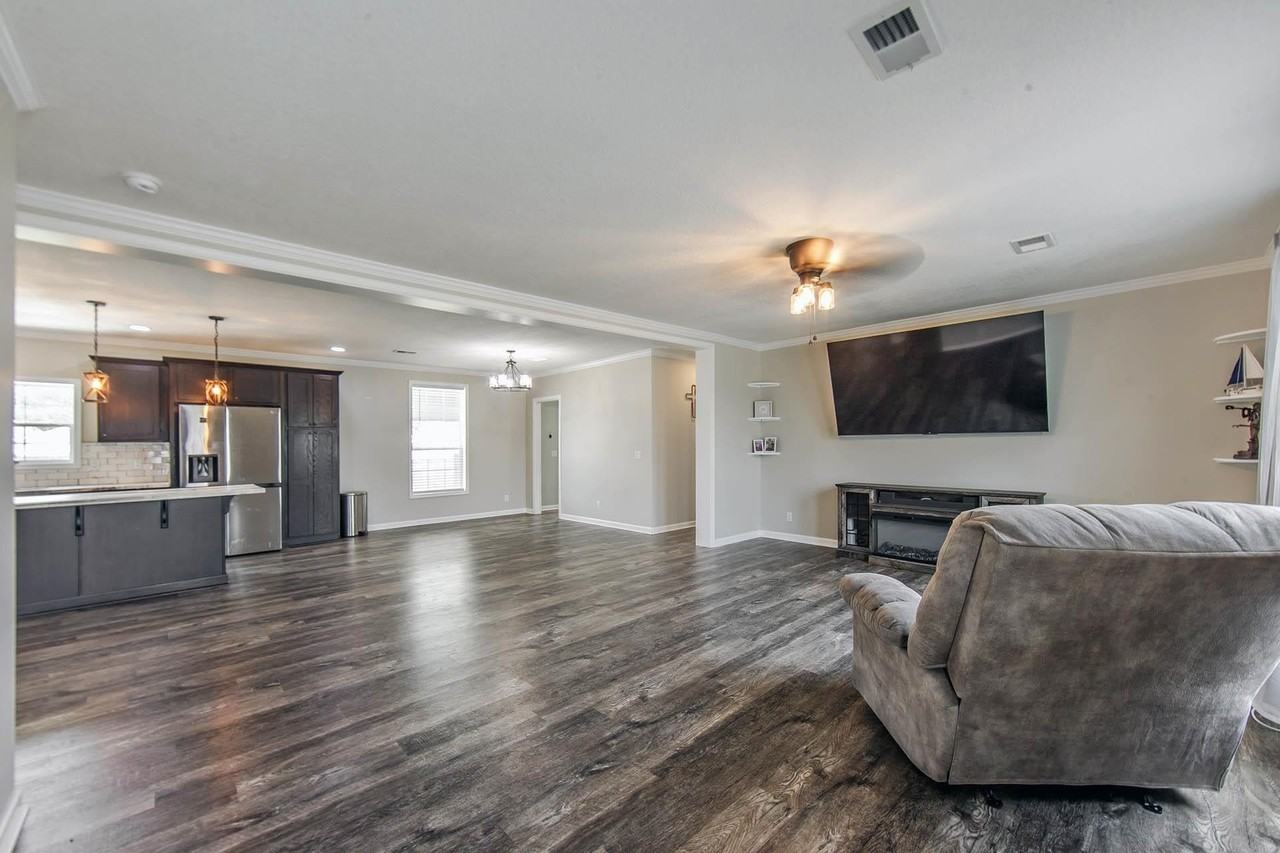 205 J Patrick Dr - Photo 3 of 14