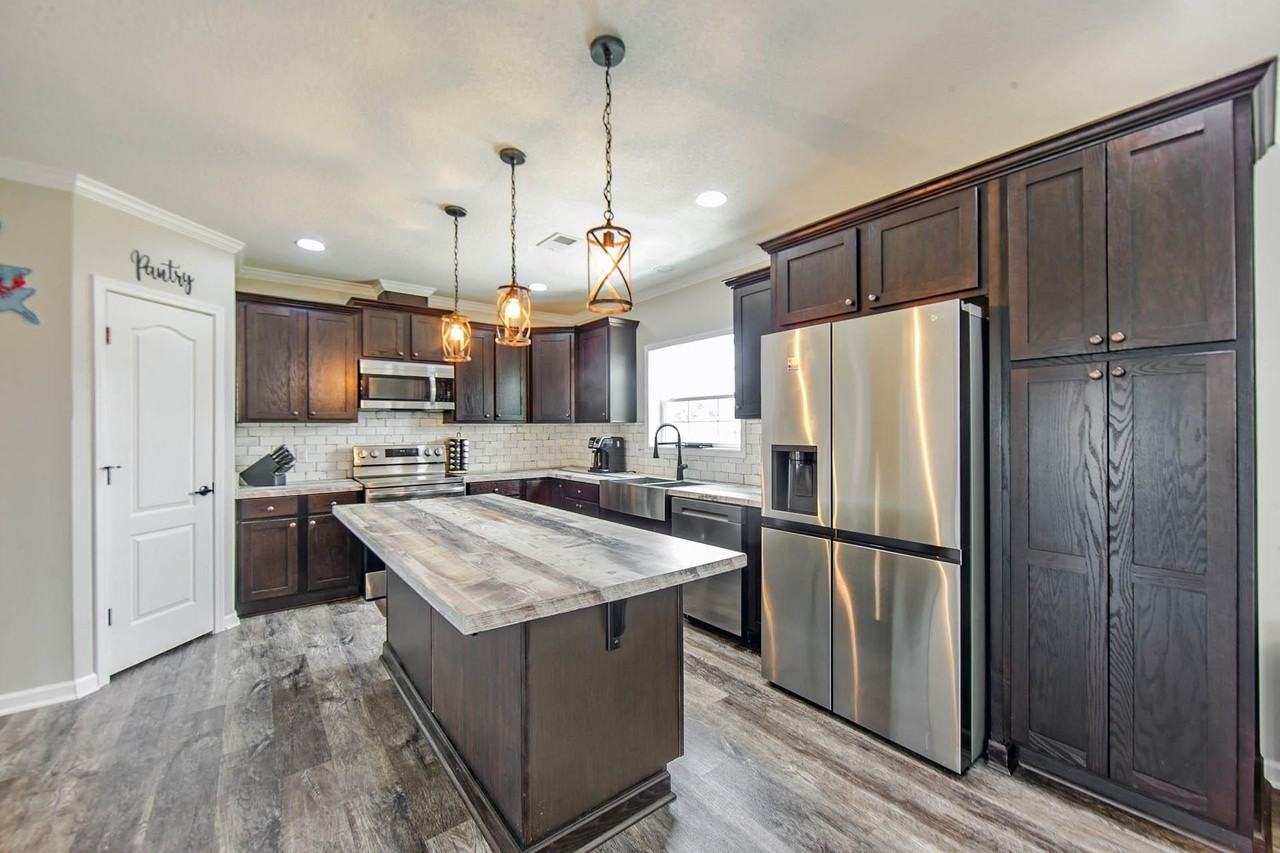 205 J Patrick Dr - Photo 4 of 14