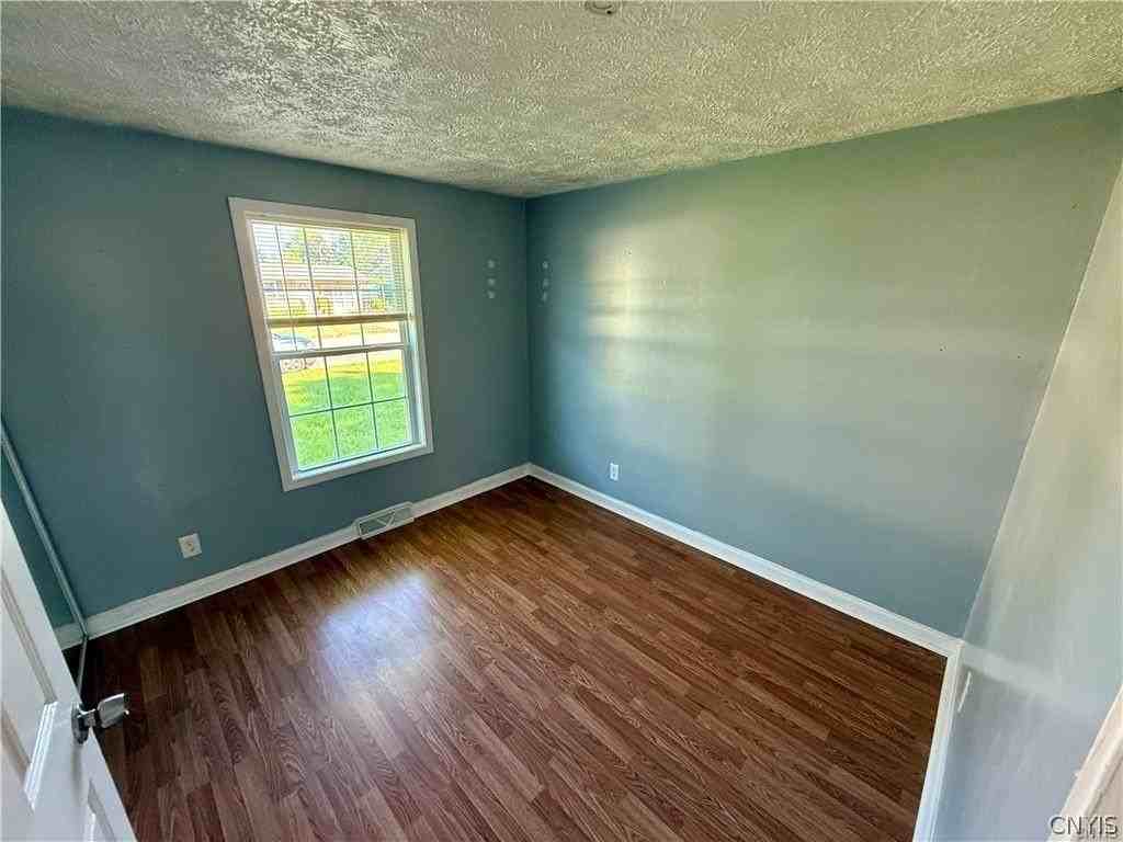 114 Grandy Dr - Photo 6 of 15
