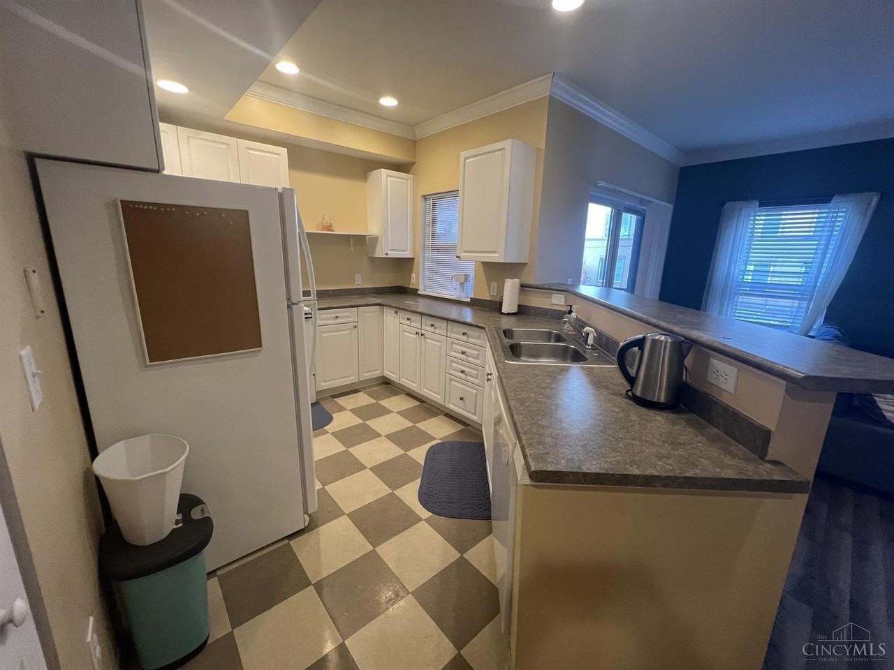 207 E University Ave #6A - Photo 3 of 13