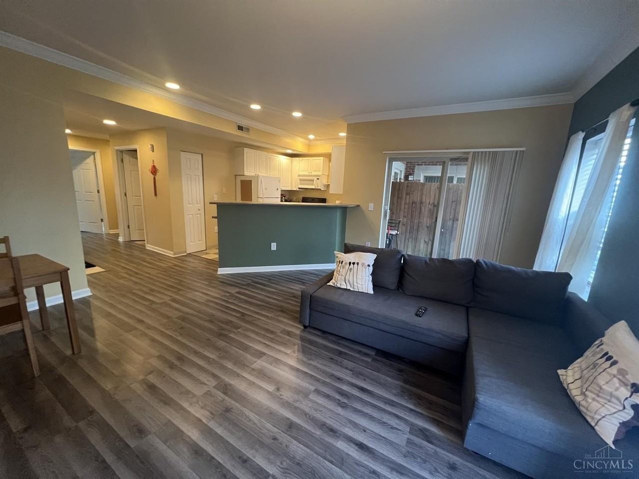 207 E University Ave #6A - Photo 4 of 13
