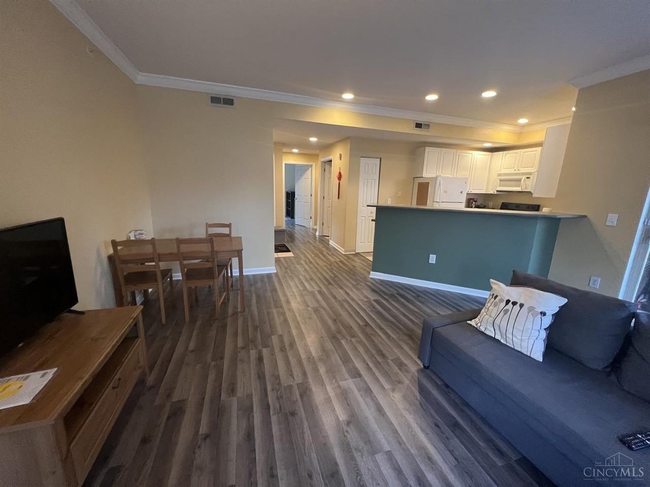 207 E University Ave #6A - Photo 5 of 13