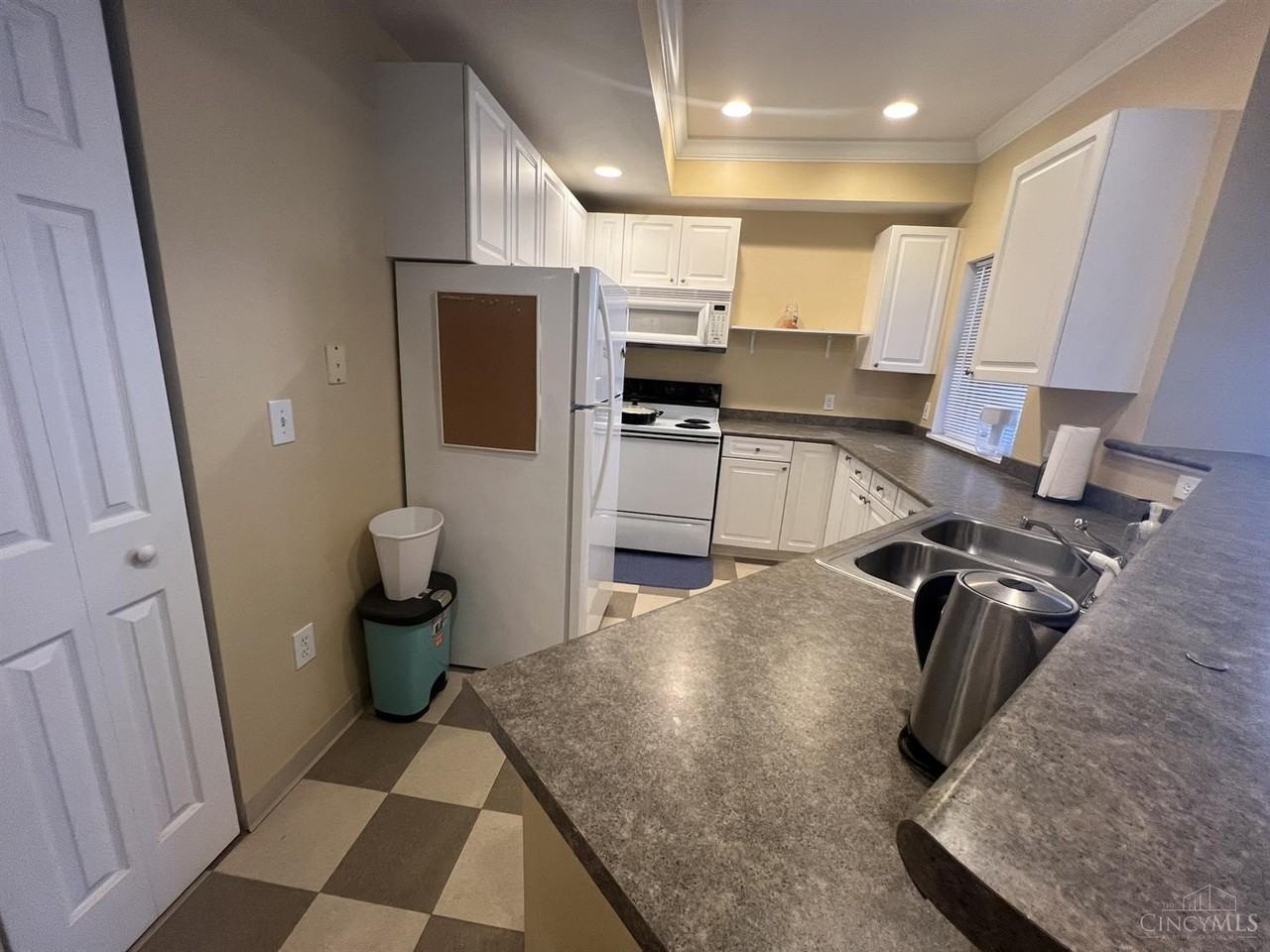 207 E University Ave #6A - Photo 6 of 13