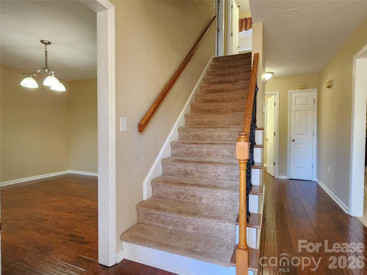 417 Wintergreen Ct - Photo 2 of 32