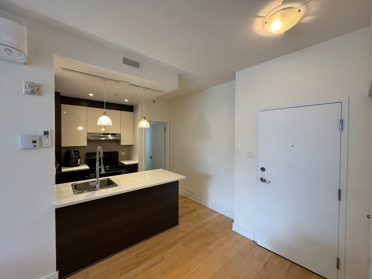 7361 Av Victoria - Photo 3 of 19
