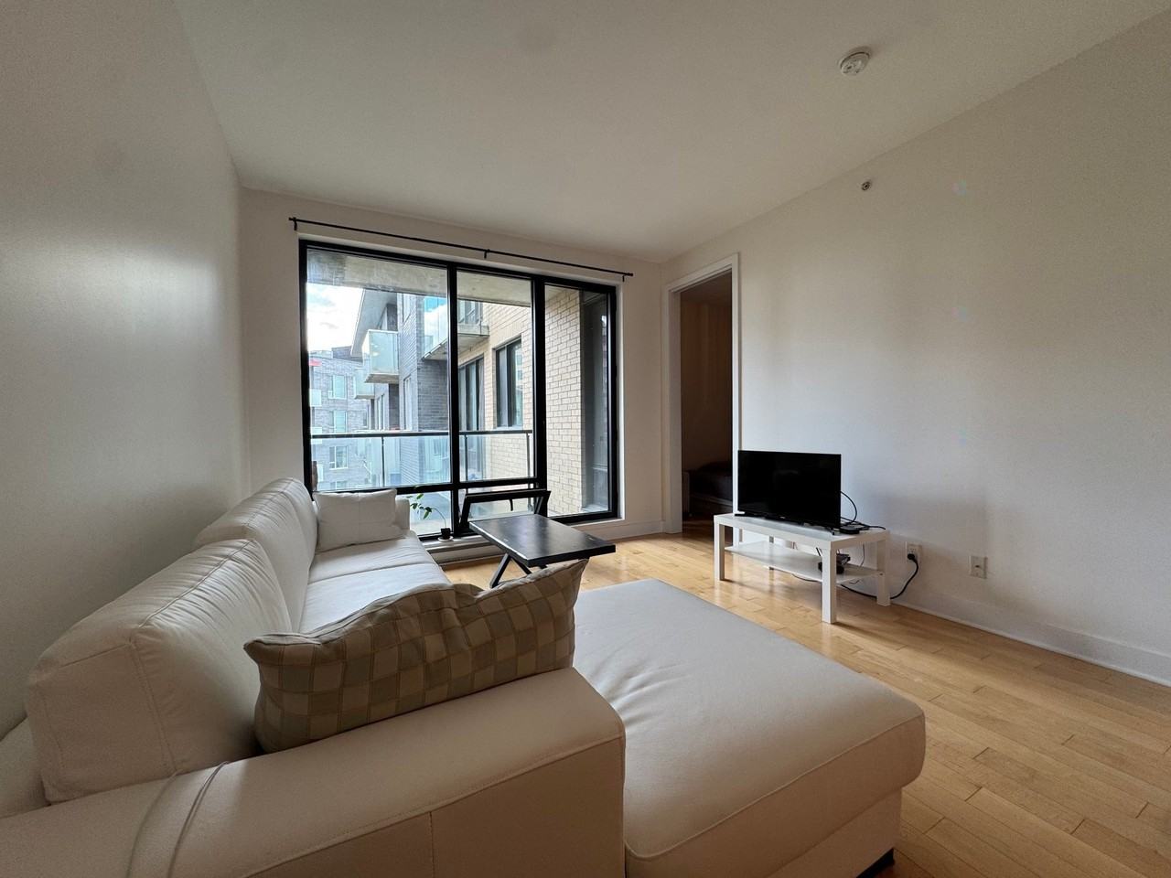 7361 Av Victoria - Photo 4 of 19
