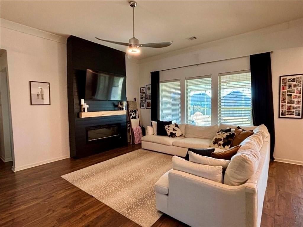 408 Lakeshore Vlg E - Photo 2 of 28