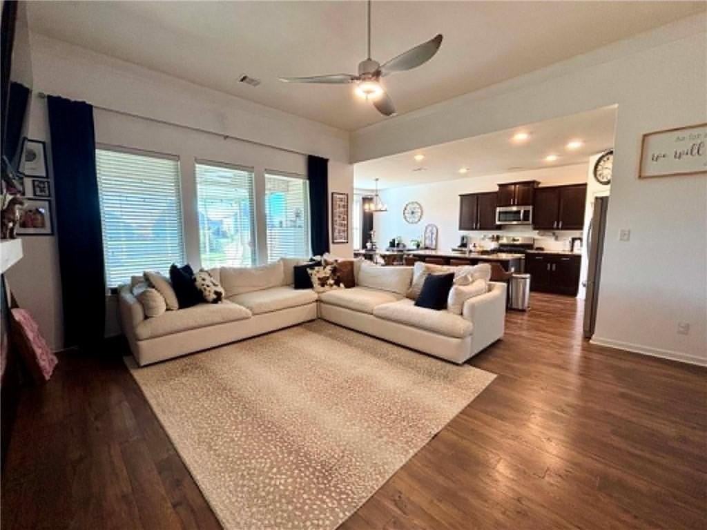 408 Lakeshore Vlg E - Photo 3 of 28
