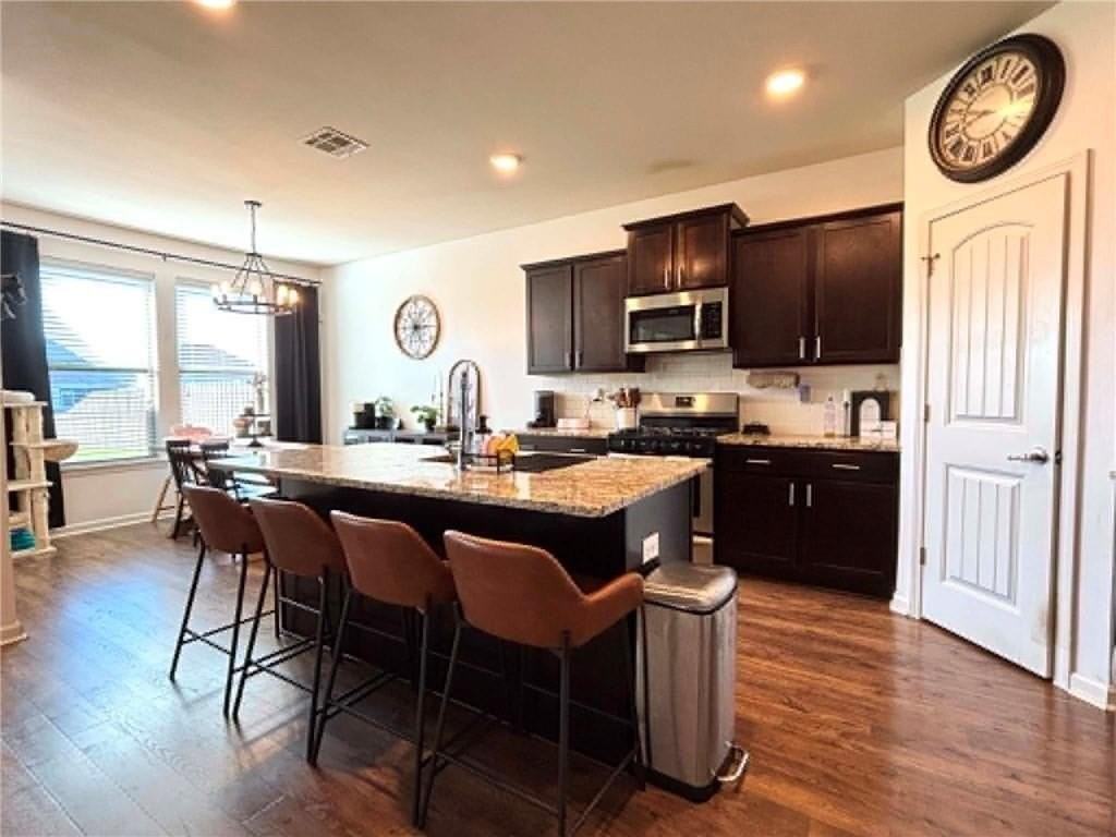 408 Lakeshore Vlg E - Photo 4 of 28