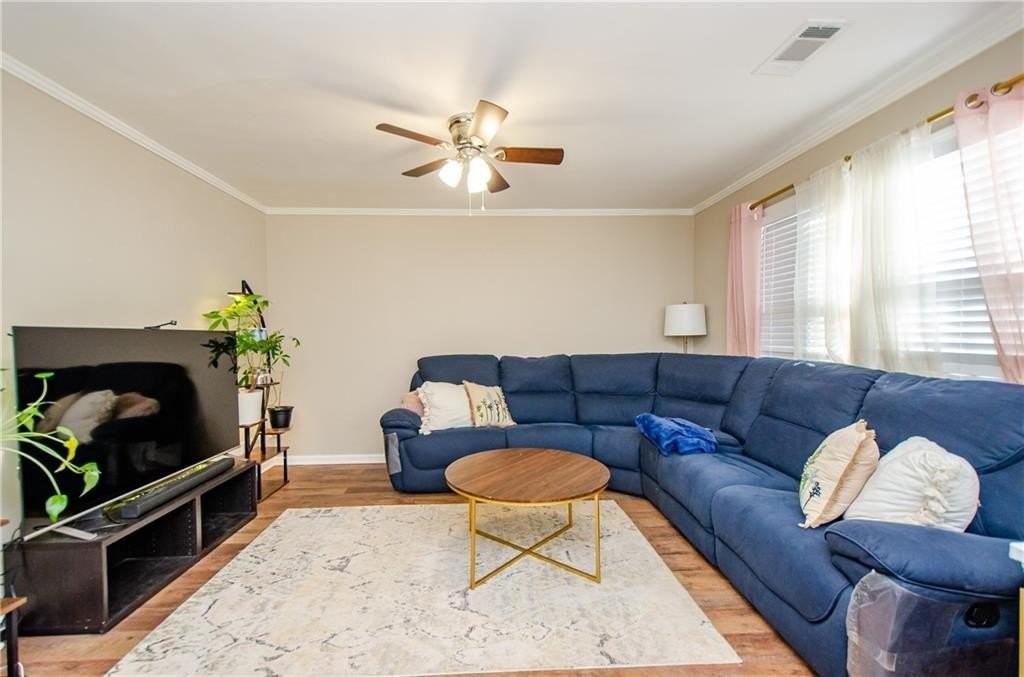 1066 Wedgewood Ln - Photo 2 of 21