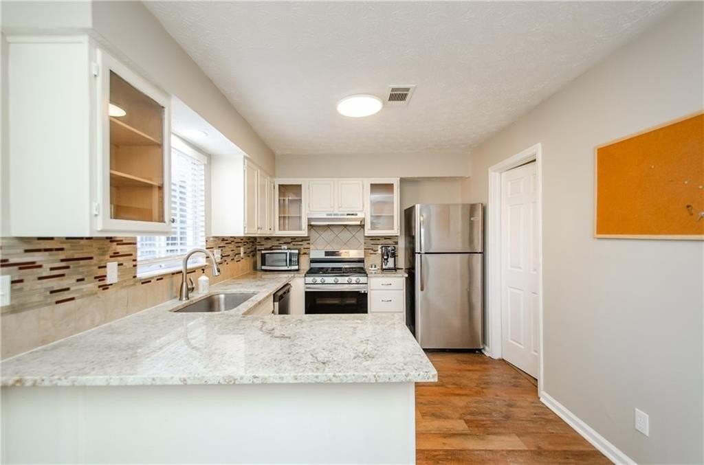 1066 Wedgewood Ln - Photo 6 of 21